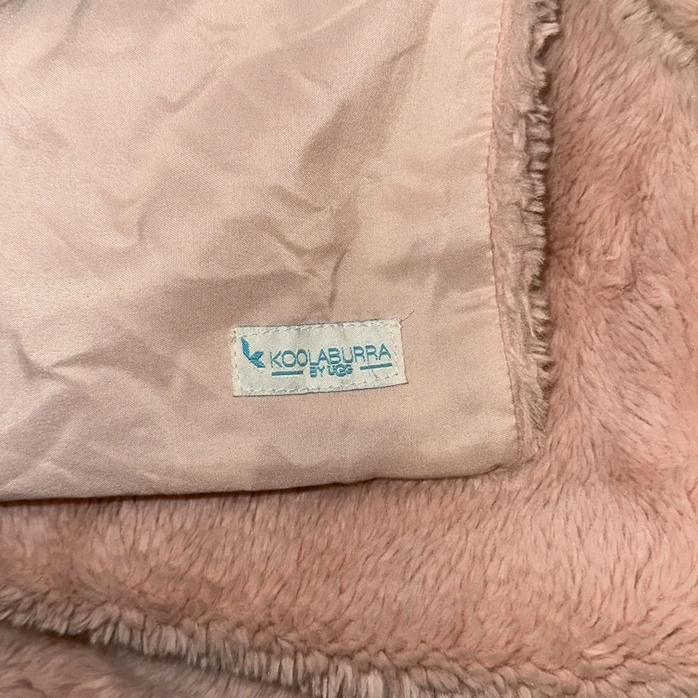 Shaggy Faux Fur Comforter Set with Sham Blush in color‎ Size Twin EUC